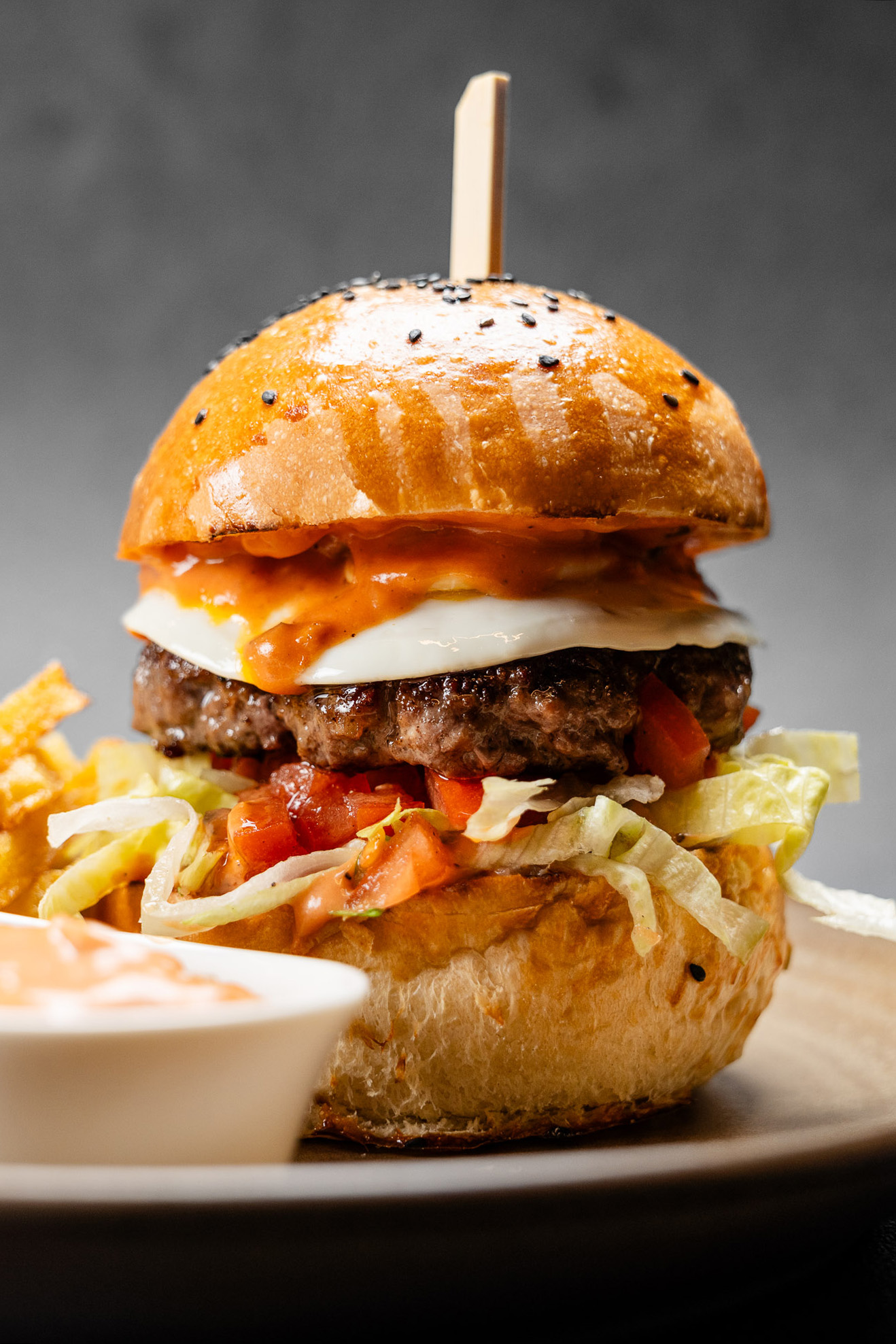 Un burger Euphoria, fotografiat de aproape